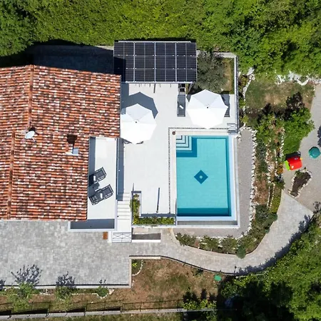 Ruscus With Pool Opatija Veprinac By Guide Villa *